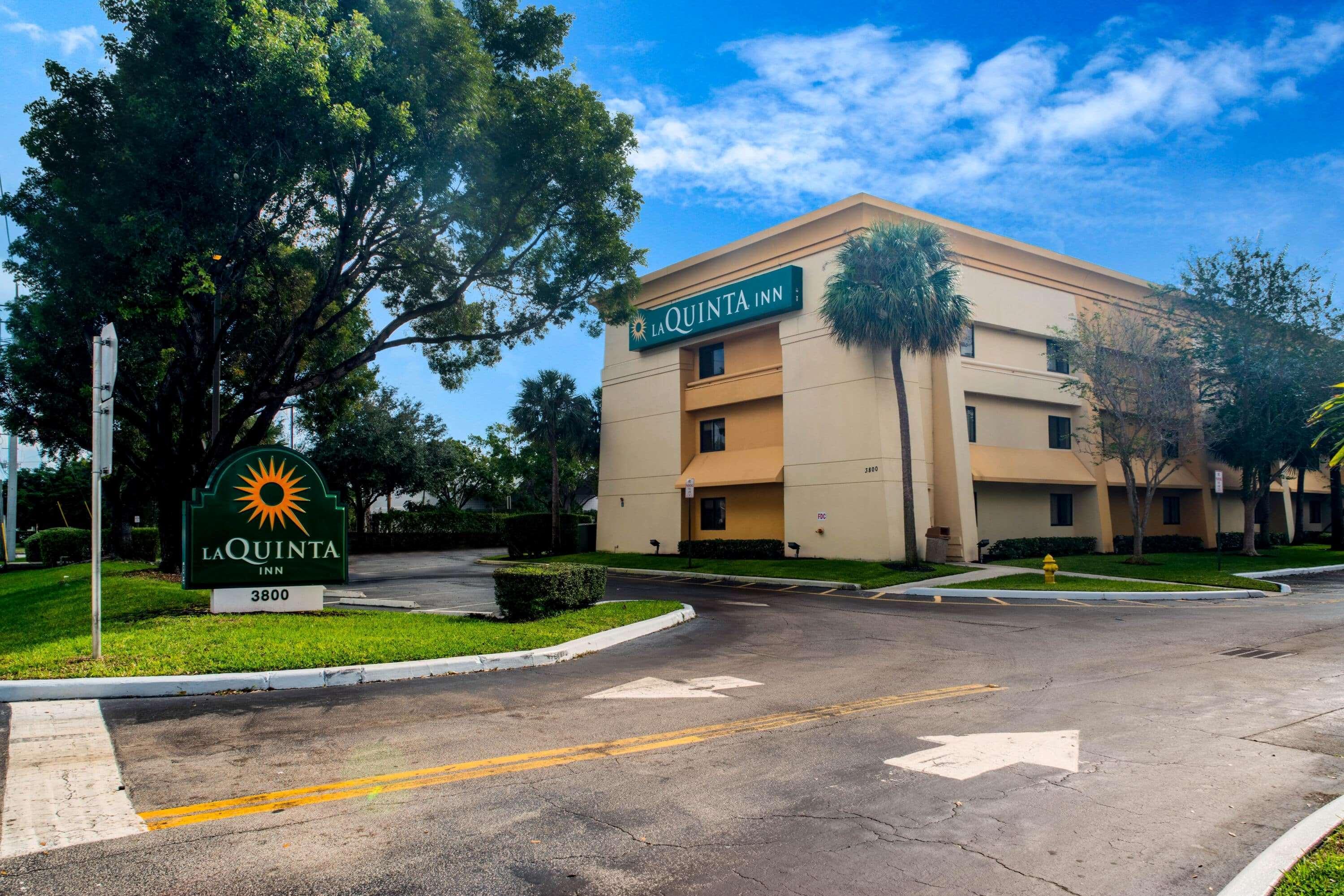 劳德代尔堡塔马瑞克东拉昆塔酒店 Lauderdale Lakes 外观 照片